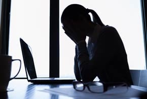 10 Bad Habits that Should Be Banned from the Workplace